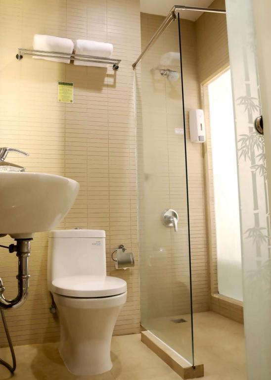 מנאדו Biz Boulevard Hotel מראה חיצוני תמונה