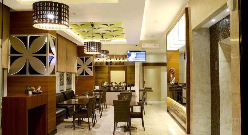 מנאדו Biz Boulevard Hotel מראה חיצוני תמונה