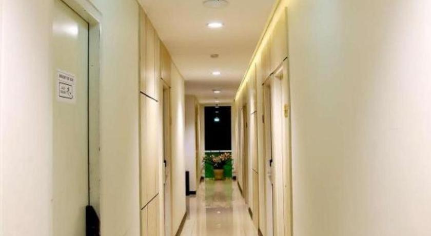 מנאדו Biz Boulevard Hotel מראה חיצוני תמונה