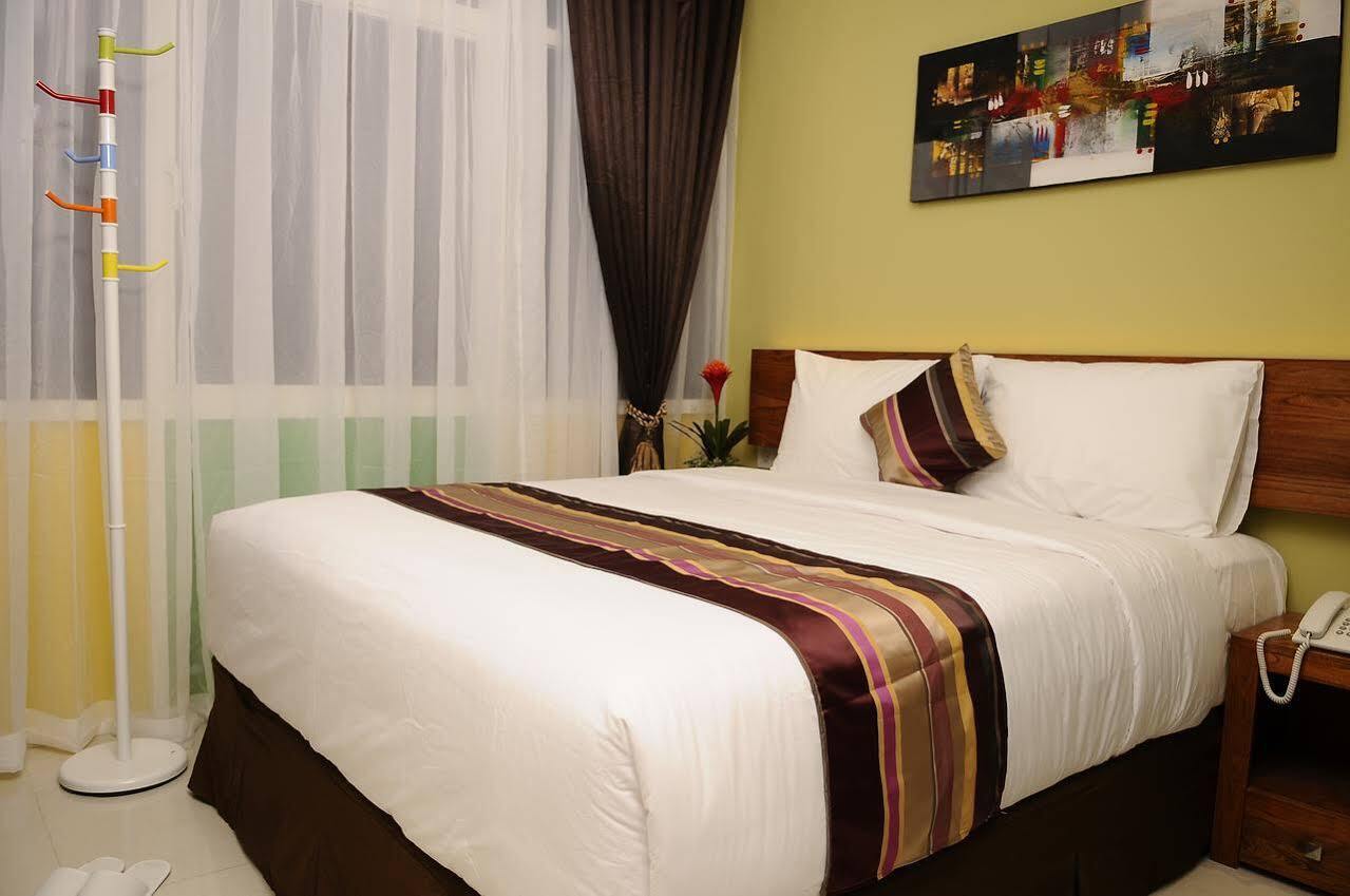 מנאדו Biz Boulevard Hotel מראה חיצוני תמונה