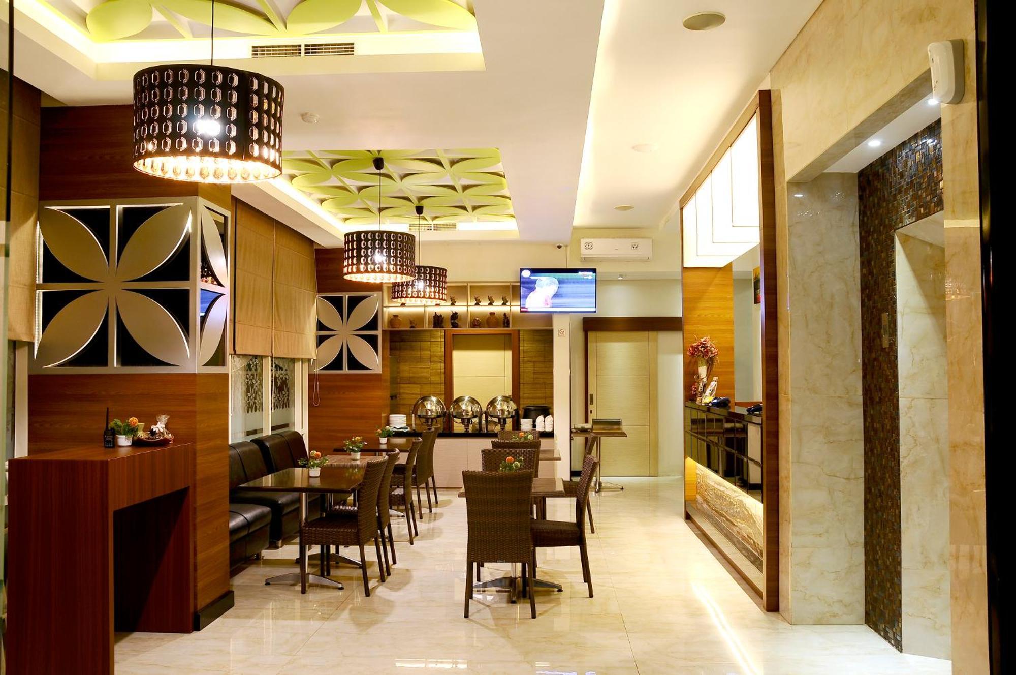 מנאדו Biz Boulevard Hotel מראה חיצוני תמונה